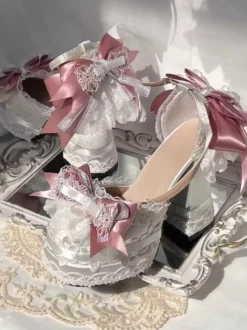 Chaussures Lolita style ROCOCO écrues et blanches blocs de couleurs nœuds dentelle volants bout rond chaussures Lolita en soie et satin