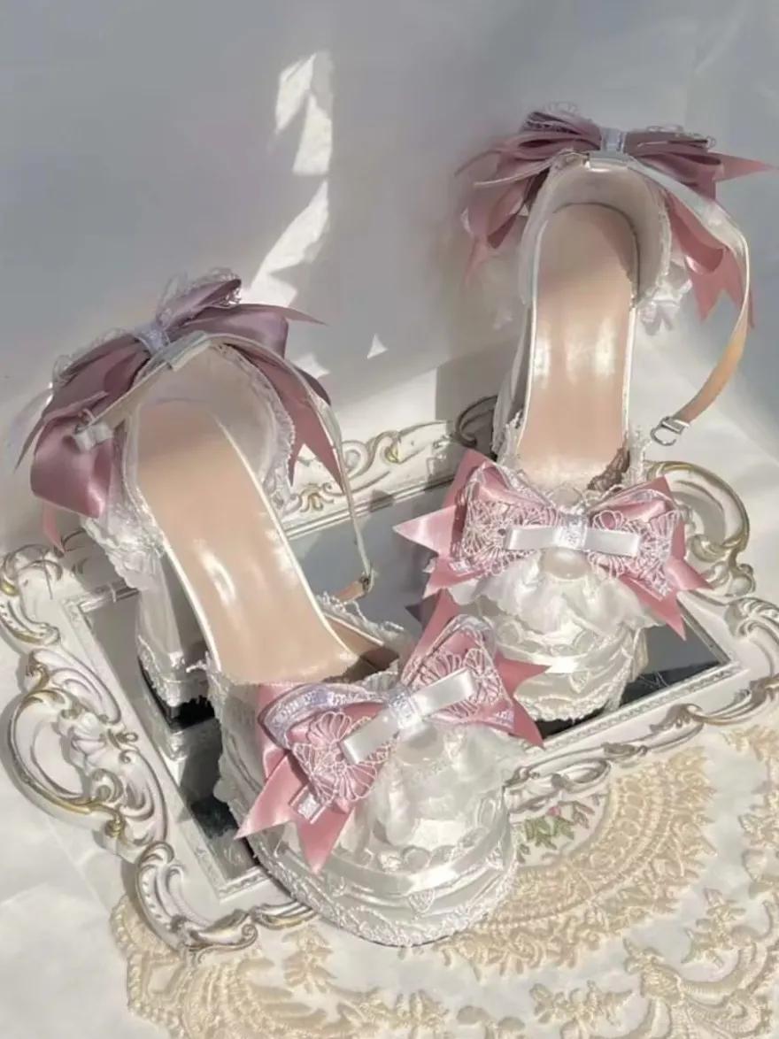 Chaussures Lolita style ROCOCO écrues et blanches blocs de couleurs nœuds dentelle volants bout rond chaussures Lolita en soie et satin