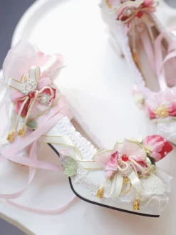 Chaussures Lolita Sweet Strawberry Escarpins Lolita à talons épais avec volants blancs écrus et nœuds