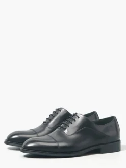 Chaussures Oxford noires à bout rapporté pour hommes en cuir véritable à lacets.