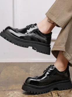 Chaussures Oxford noires pour hommes bout rond lacets décontractées