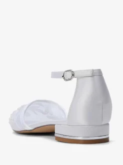 Chaussures plates à bout pointu en maille pour invitées de mariage ornées de perles.