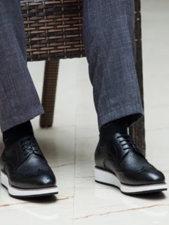 Chaussures Richelieu pour hommes bout rond en cuir véritable à lacets.