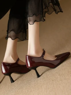 Chaussures Vintage en Cuir Verni Bordeaux à Bout Pointu