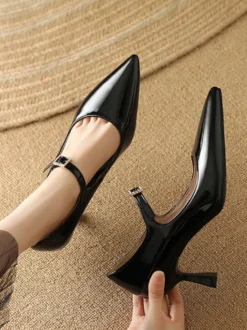 Chaussures Vintage en Cuir Verni Bordeaux à Bout Pointu