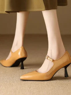 Chaussures Vintage en Cuir Verni Bordeaux à Bout Pointu