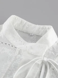 Chemise blanche à lacets pour femme col montant manches 3/4 style décontracté