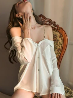 Chemise de nuit blanche à bretelles en T dos nu transparente boutonnée en mousseline de soie