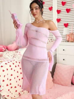 Chemise de nuit rose en résille à épaules dénudées et découpes transparentes pour la Saint-Valentin