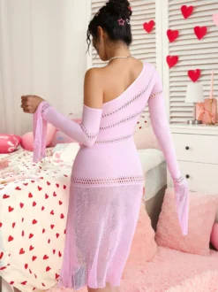 Chemise de nuit rose en résille à épaules dénudées et découpes transparentes pour la Saint-Valentin
