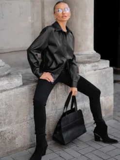 Chemise en similicuir pour femme style surchemise boutonnée - Haut minimaliste à col et manches longues - Look streetwear oversize collection printemps 2026