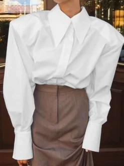 Chemise habillée à manches longues col pointu oversize et poignets larges