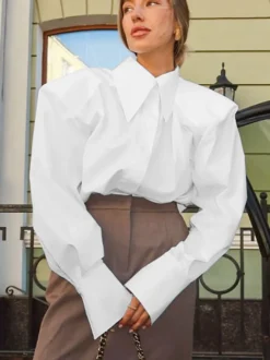 Chemise habillée à manches longues col pointu oversize et poignets larges