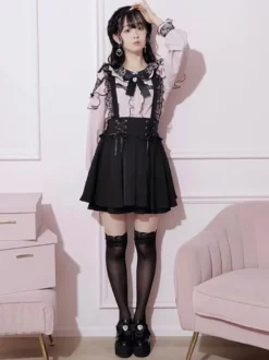 Chemise Lolita en dentelle col rond volants manches longues ruban décoré