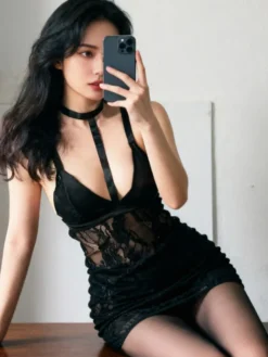Chemise noire dos nu décolleté en V profond en dentelle mini-robe moulante lingerie