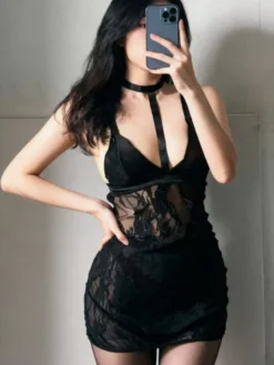 Chemise noire dos nu décolleté en V profond en dentelle mini-robe moulante lingerie