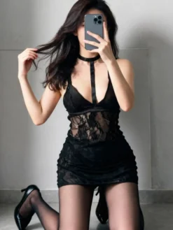 Chemise noire dos nu décolleté en V profond en dentelle mini-robe moulante lingerie