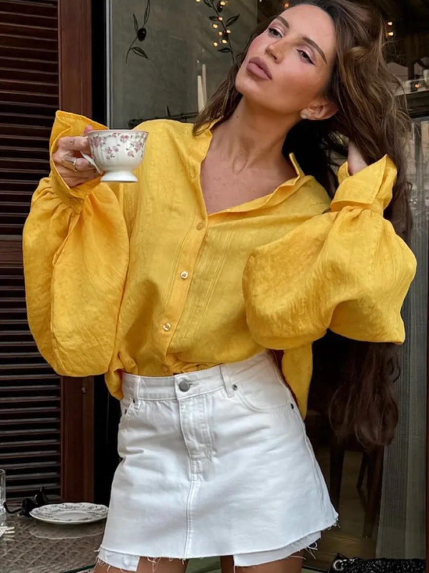 Chemise oversize à manches bouffantes texturées et col montant boutonné