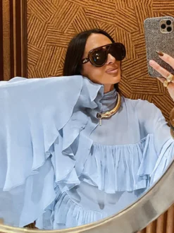 Chemisier bleu clair à volants étagés pour femme - Haut élégant à col montant et manches cloche - Style bohème chic tenue de plage 2026