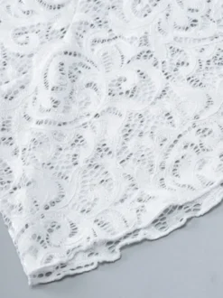 Chemisier court et ajusté à manches cloche en dentelle florale transparente