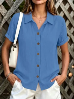 Chemisier décontracté à manches courtes en lin mélangé pour femme col boutonné style blouse.