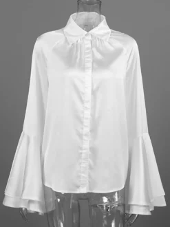 Chemisier élégant à manches cloche en satin pour femme - Blanc soyeux poignets évasés fermeture boutonnée - Printemps 2026