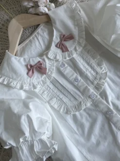 Chemisiers Lolita doux blancs à manches courtes volants et nœuds haut Lolita chemise Lolita