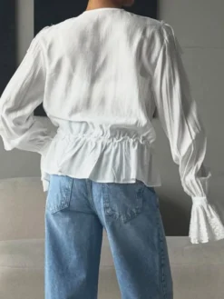 Chemisier vintage à col volanté taille élastique poignets évasés et manches longues