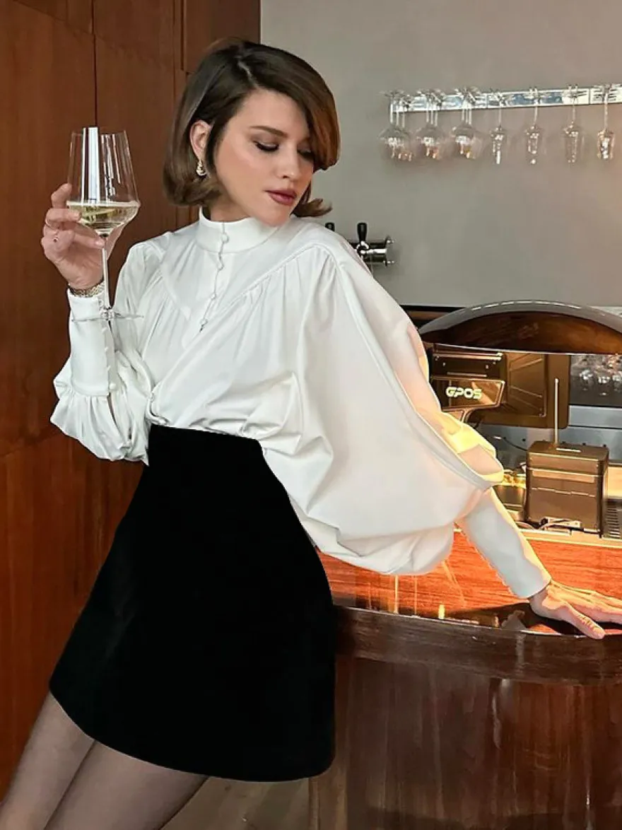 Chemisier vintage à manches bouffantes et col montant pour femme collection automne 2026