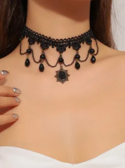 Collier ras-de-cou vintage avec pendentif tournesol en dentelle double couche perles noires et pompon style gothique victorien.