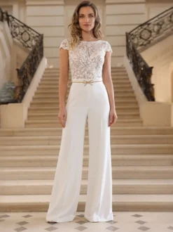 Combinaison de mariée en dentelle combinaison à col rond manches courtes et collants assortis robes de mariée pour la mairie