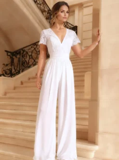 Combinaison de mariée en dentelle plissée longueur au sol col en V manches courtes taille naturelle couleur ivoire