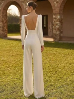 Combinaison de mariée 2 pièces en crêpe stretch avec nœuds et traîne col carré manches longues taille naturelle couleur ivoire