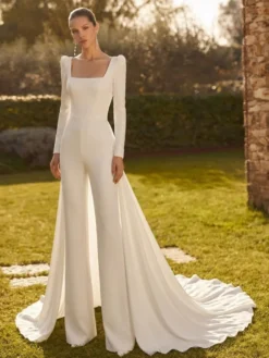 Combinaison de mariée 2 pièces en crêpe stretch avec nœuds et traîne col carré manches longues taille naturelle couleur ivoire