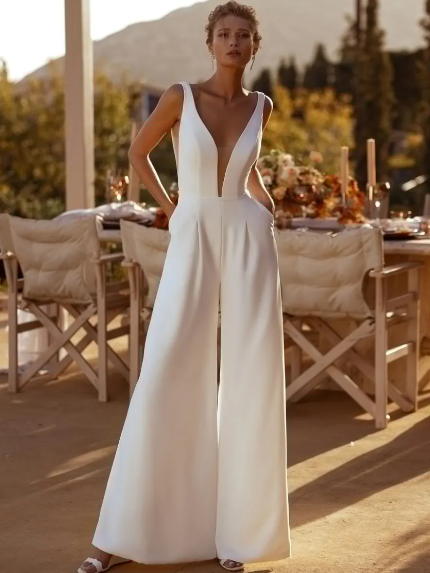 Combinaison de mariée tenue de mariage en crêpe extensible col v avec cape