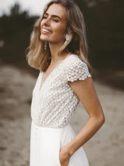 Combinaison de mariée tenue de mariage ivoire haut en dentelle col v dos nu