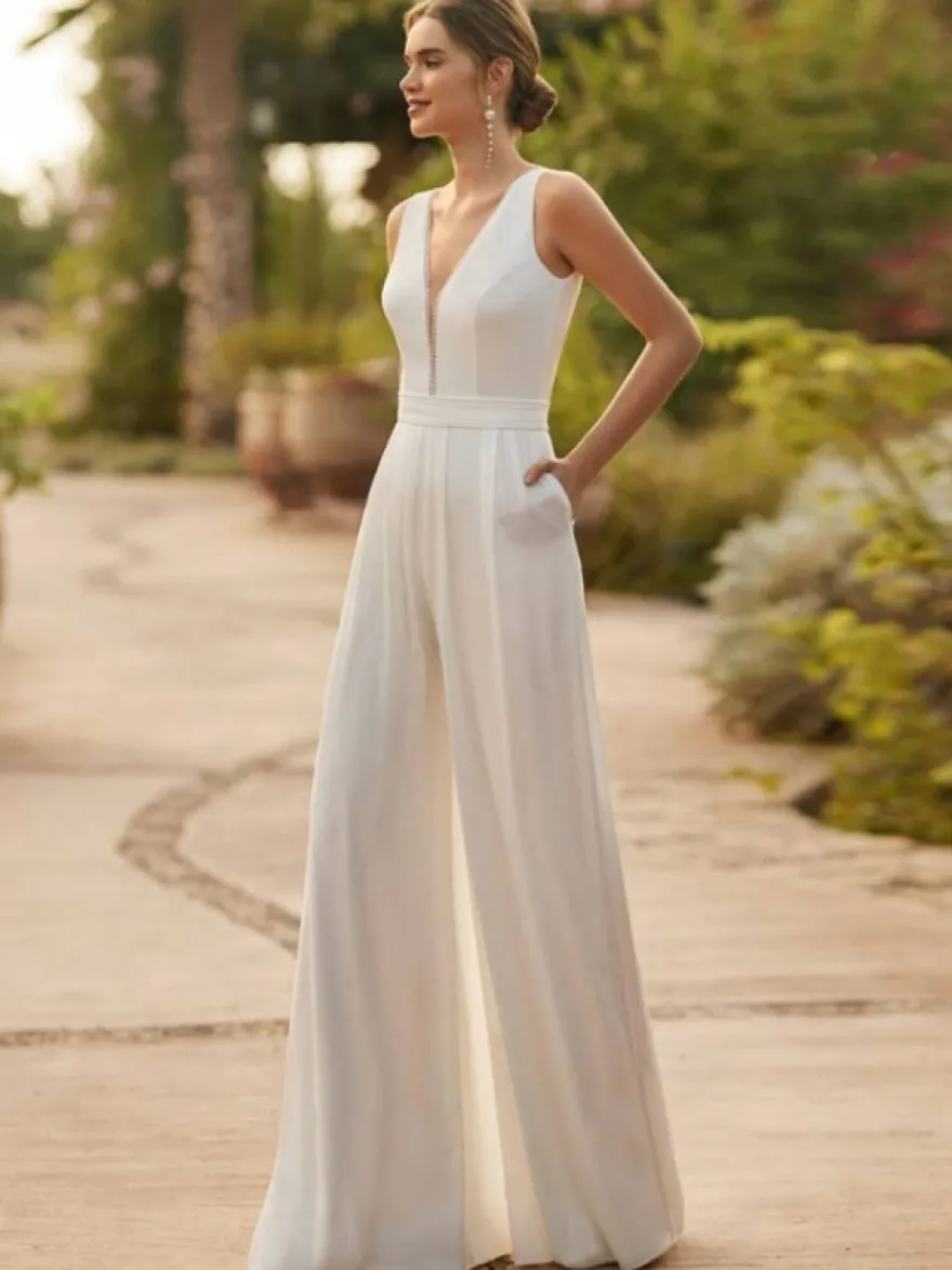 Combinaison de mariée tenue de mariée col V sans manche avec une cape