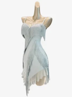 Costume de danse latine bleu pastel pour femme en polyester à franges et dos nu.