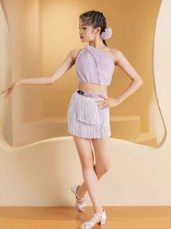 Costume de danse latine violet pour femme ensemble deux pièces avec jupe à franges.