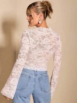 Crop top transparent en dentelle florale festonnée à col en V profond pour femme 2026