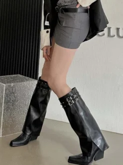 Cuissardes noires bottes hautes au genou talon épais détail boucle