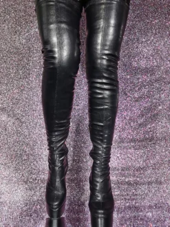 Cuissardes noires à bout rond et plateforme à talons hauts Cuissardes sexy