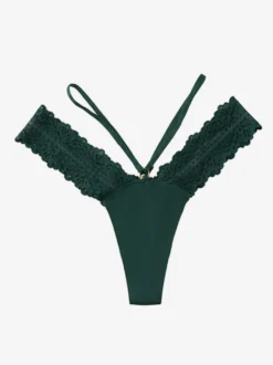 Culotte string à fines bretelles et décolleté en V ornée de dentelle