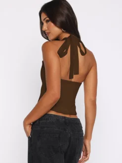 Débardeur court à bretelles croisées décolleté en cœur dos nu et fermeture à nouer coupe ajustée style streetwear