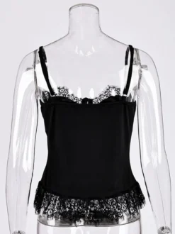 Débardeur noir à bretelles fines et dos nu en dentelle style décontracté pour femme.