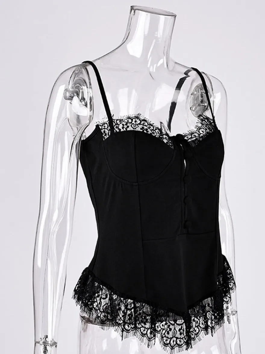 Débardeur noir à bretelles fines et dos nu en dentelle style décontracté pour femme.