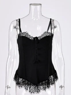 Débardeur noir à bretelles fines et dos nu en dentelle style décontracté pour femme.