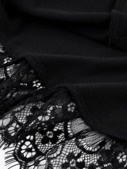 Débardeur noir à bretelles fines et dos nu en dentelle style décontracté pour femme.