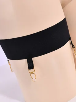 Des bas hauts séduisants avec des porte-jarretelles