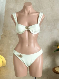Ensemble bikini 3 pièces avec paréo à volants et ornement soleil